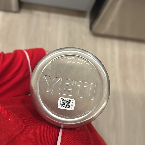 NWOT Yeti 36OZ Rambler Water Bottle with Chug Cap in Black - Picture 2 of 3